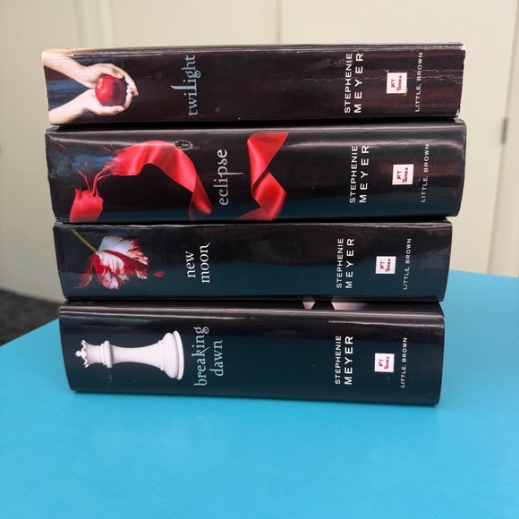 Twilight Saga Book Set Stephenie Meyer 4 Books Bella Team Edward Jacob Novel - Picture 11 of 12